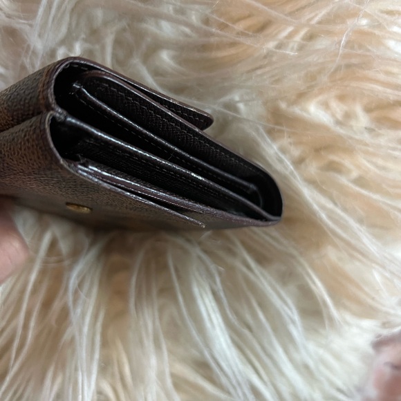 Louis Vuitton Damier Ebene Wallet with Gold Button-Pristine - Picture 7 of 8